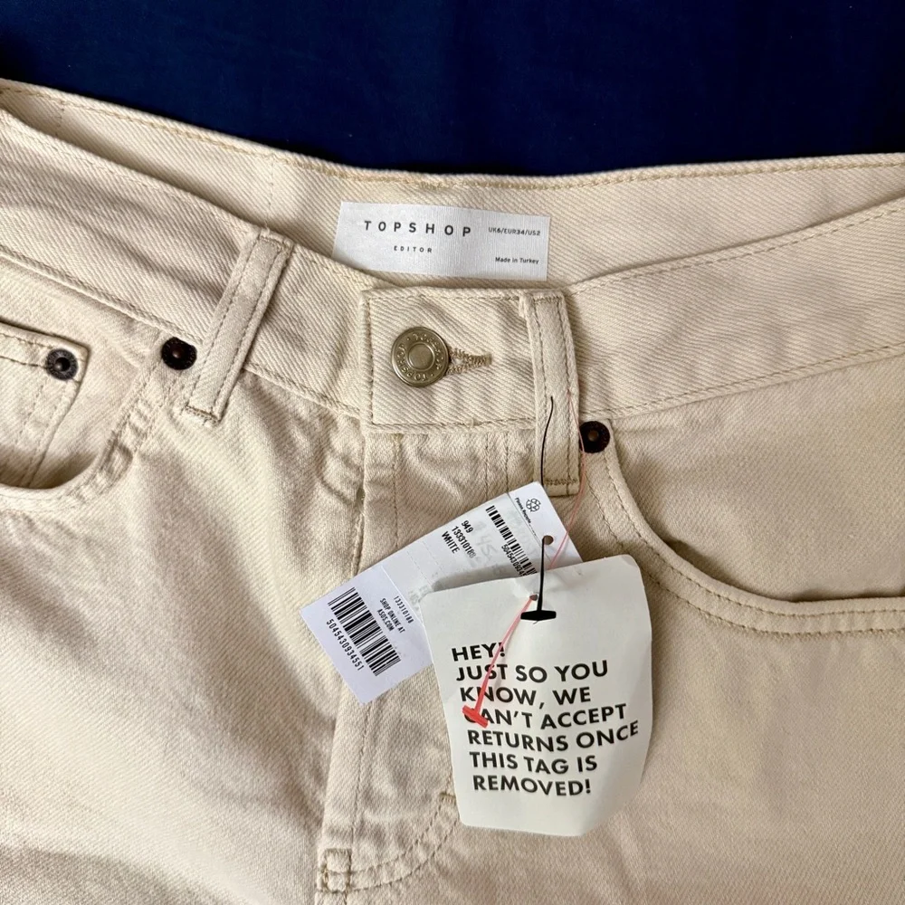 NWT Topshop Women’s Cream High-Waisted Shorts, size 2